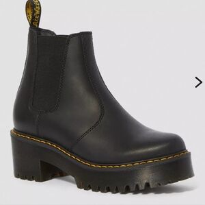 Dr. Martens Black Rometty Wyoming Leather Platform Chelsea Boots - Size 7